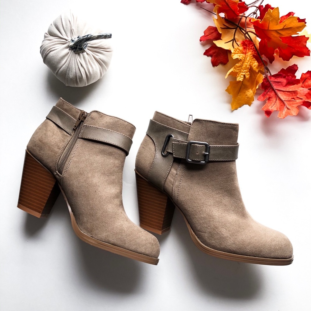 Shoe dazzle Tan Buckled Bootie Heels